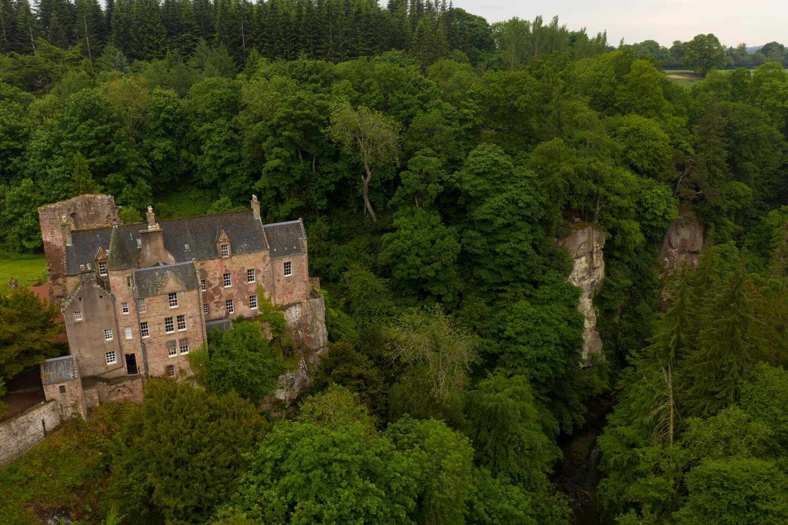 Hawthornden Castle